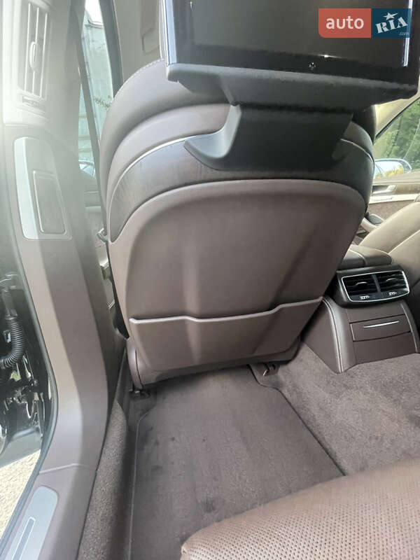 Седан Audi A8 2012 в Днепре
