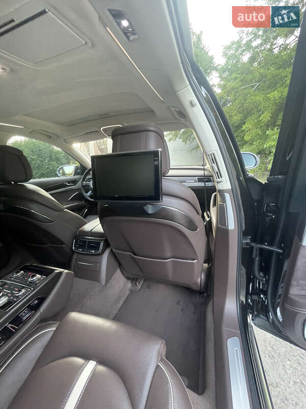 Седан Audi A8 2012 в Днепре