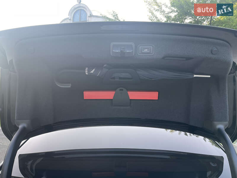 Седан Audi A8 2012 в Днепре
