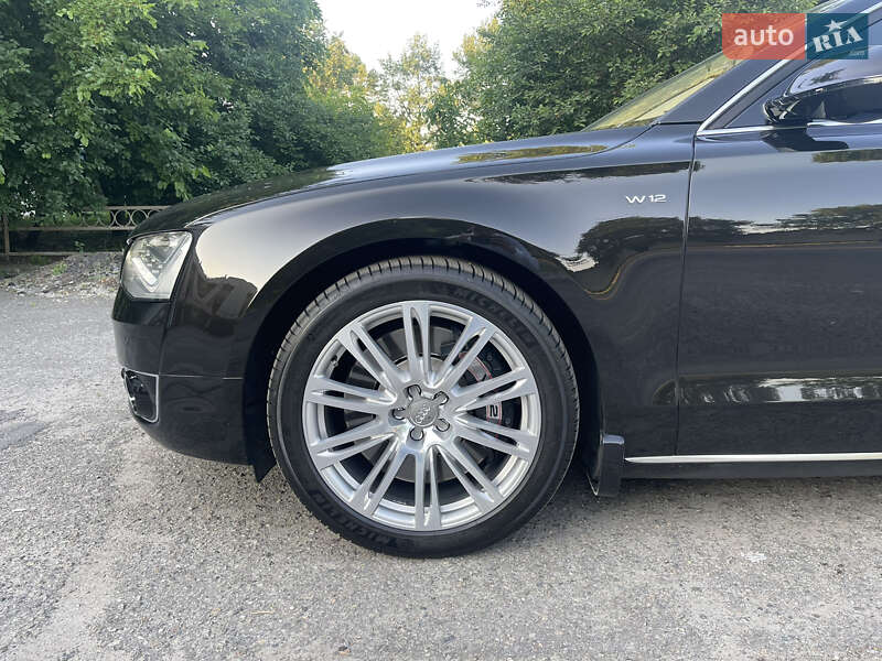 Седан Audi A8 2012 в Днепре