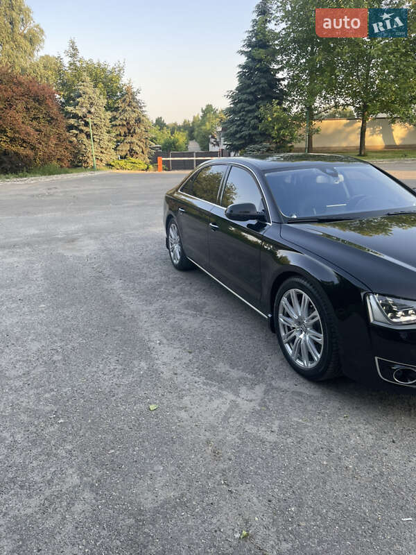 Седан Audi A8 2012 в Днепре