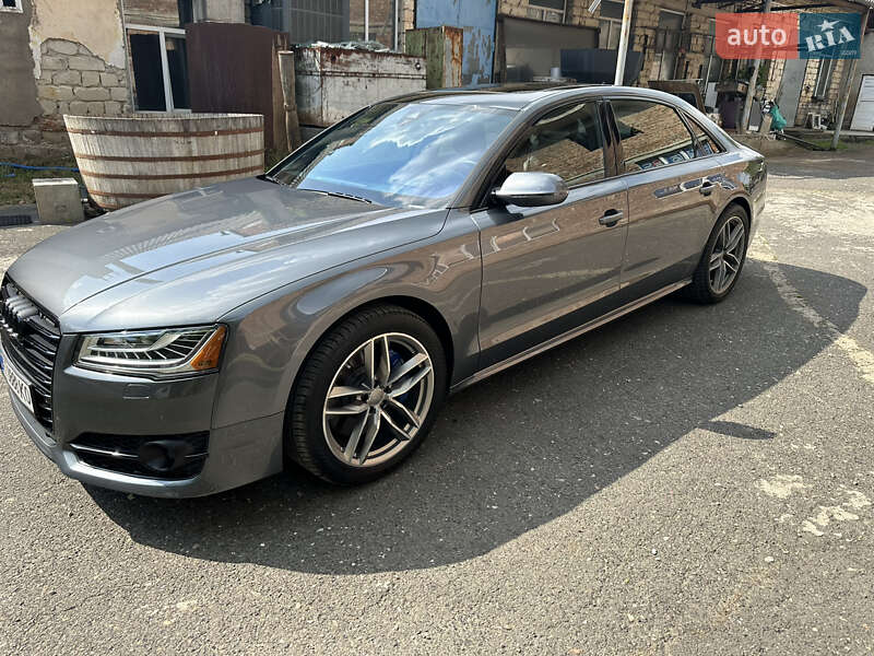 Седан Audi A8 2016 в Коломиї