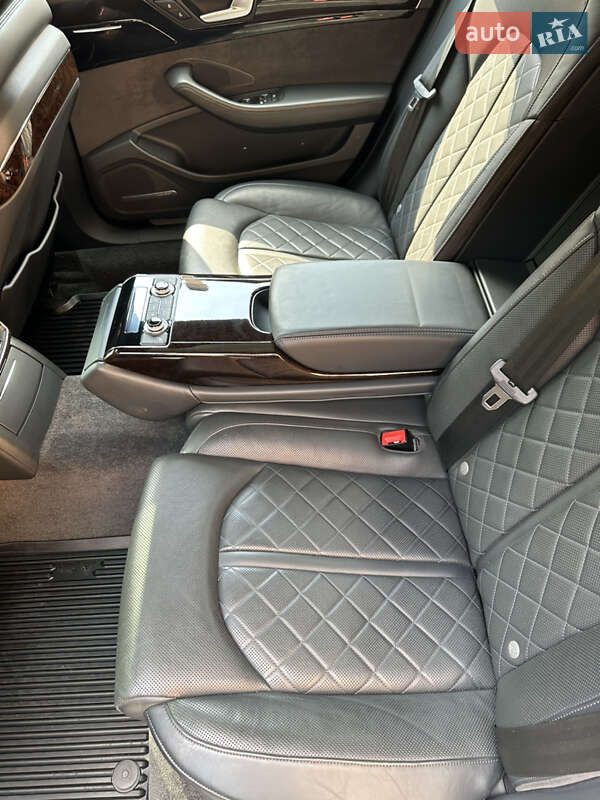 Седан Audi A8 2016 в Коломиї
