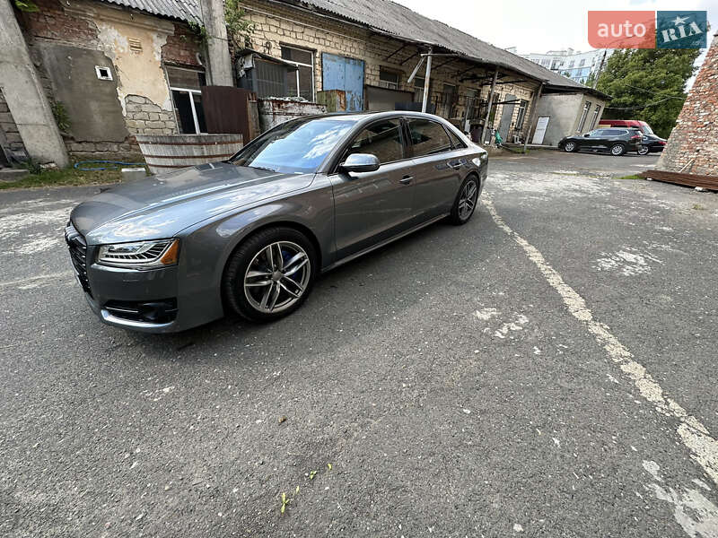 Седан Audi A8 2016 в Коломиї