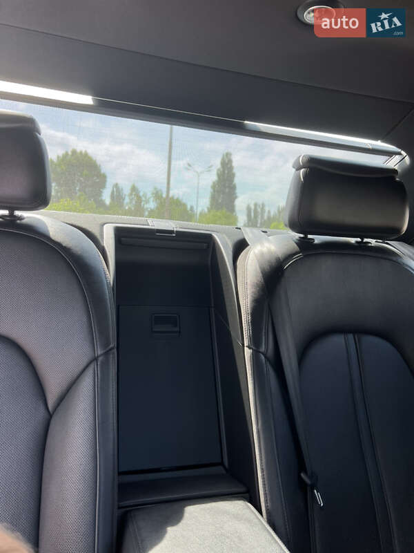 Седан Audi A8 2016 в Кривому Розі