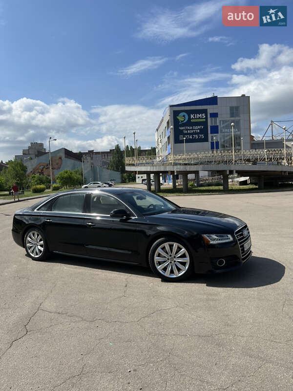 Седан Audi A8 2016 в Кривому Розі
