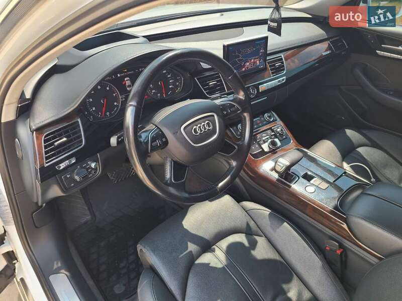 Седан Audi A8 2015 в Івано-Франківську