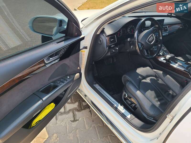 Седан Audi A8 2015 в Івано-Франківську
