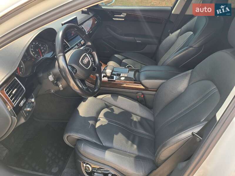 Седан Audi A8 2015 в Івано-Франківську