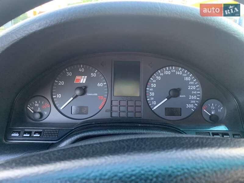 Седан Audi A8 1995 в Броварах