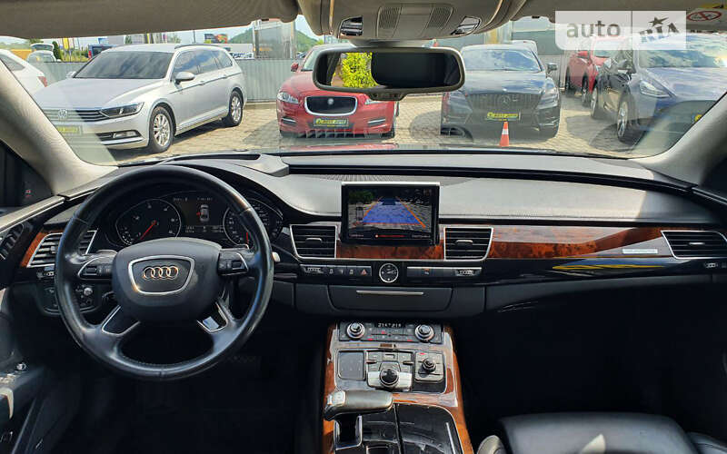 Седан Audi A8 2016 в Мукачево