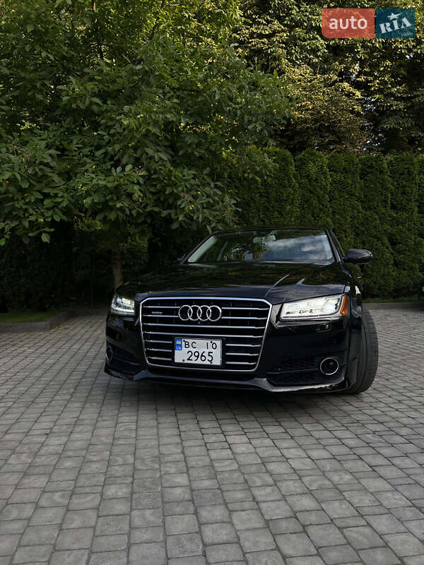 Седан Audi A8 2017 в Львове