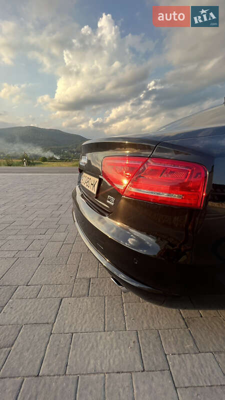 Седан Audi A8 2010 в Хусті