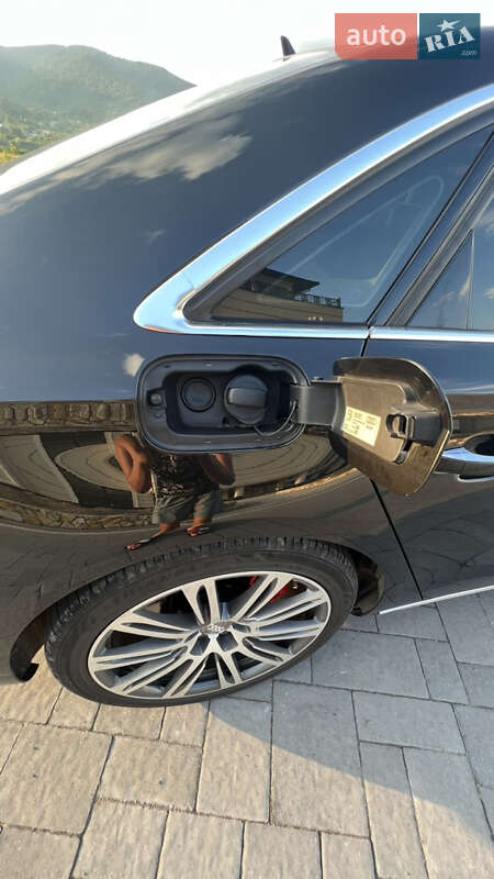 Седан Audi A8 2010 в Хусті