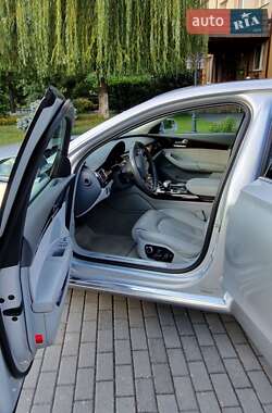 Седан Audi A8 2013 в Хусті