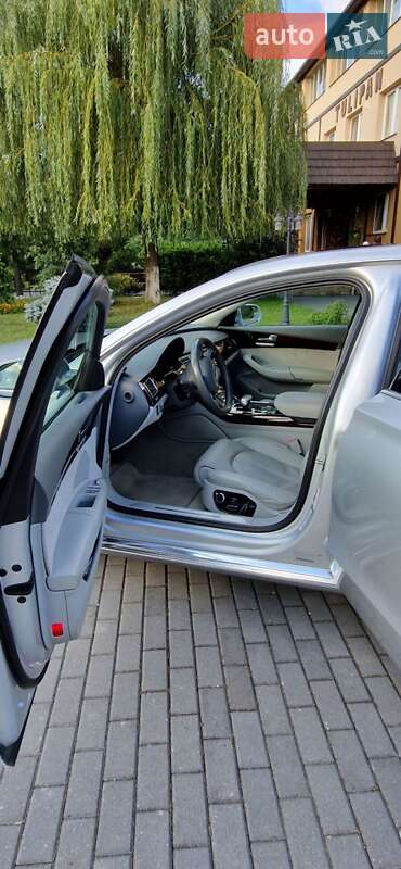 Седан Audi A8 2013 в Хусті