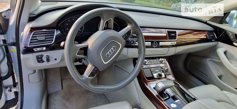 Седан Audi A8 2013 в Хусте