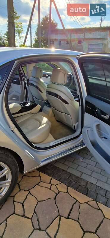 Седан Audi A8 2013 в Хусті