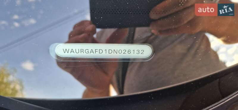 Седан Audi A8 2013 в Хусті