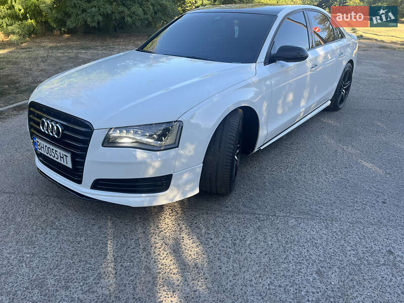 Седан Audi A8 2012 в Одесі
