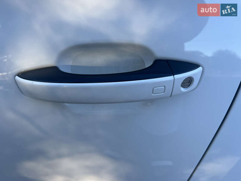 Седан Audi A8 2012 в Одесі