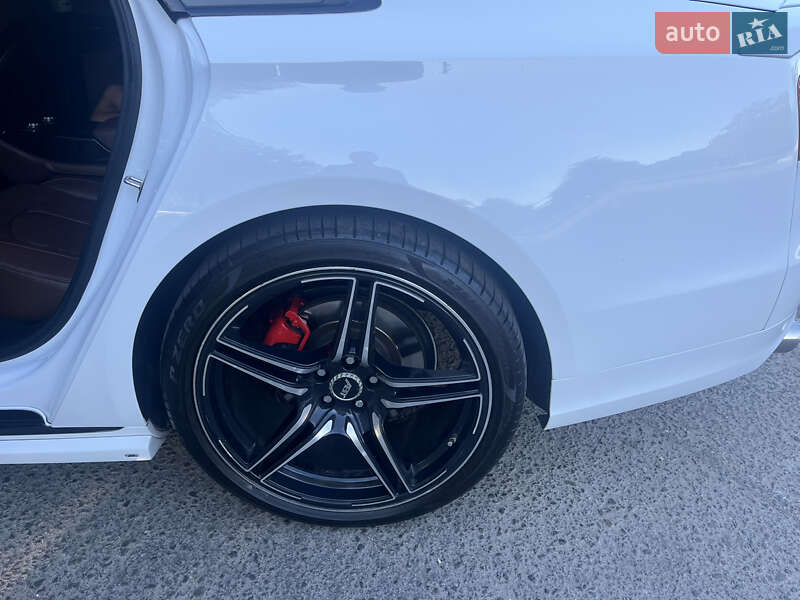 Седан Audi A8 2012 в Одесі