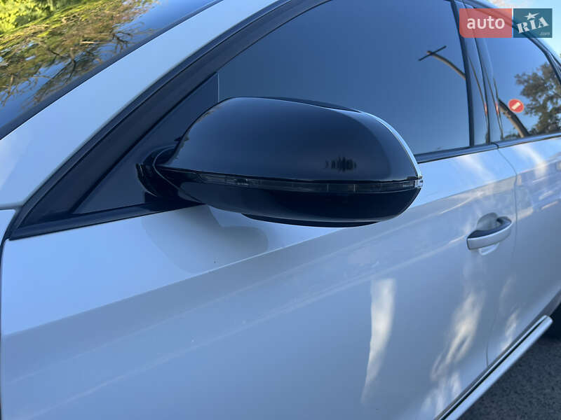 Седан Audi A8 2012 в Одесі