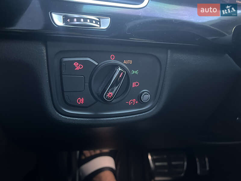 Седан Audi A8 2012 в Одесі