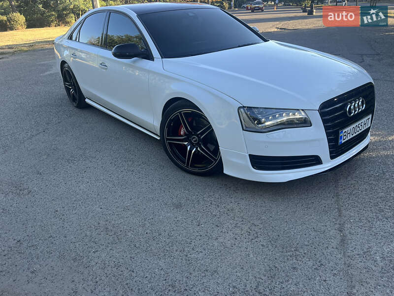 Седан Audi A8 2012 в Одесі