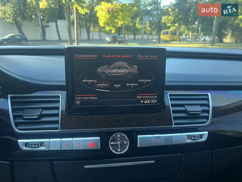 Седан Audi A8 2012 в Одесі