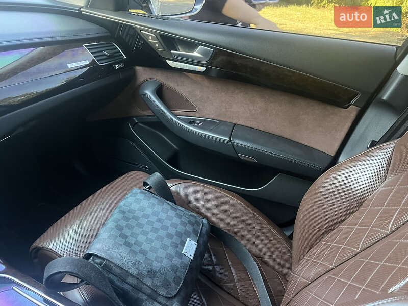 Седан Audi A8 2012 в Одессе