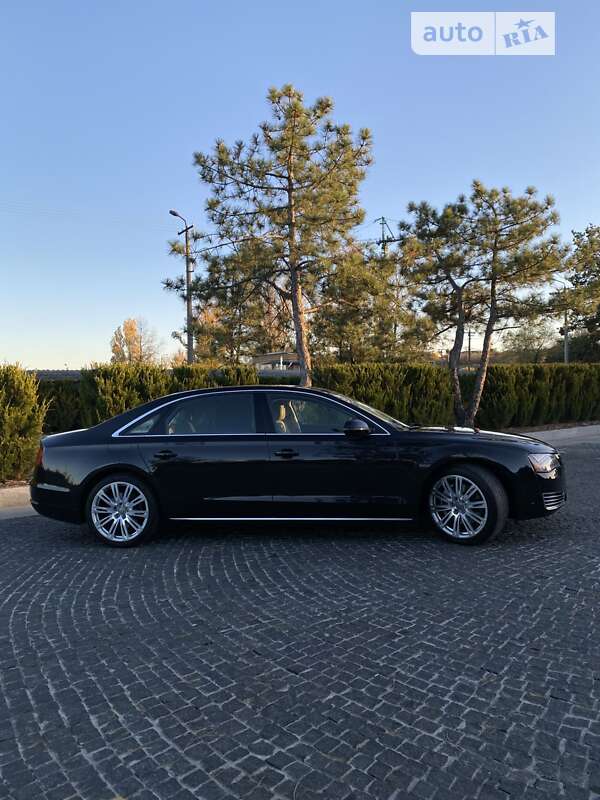 Седан Audi A8 2014 в Дніпрі