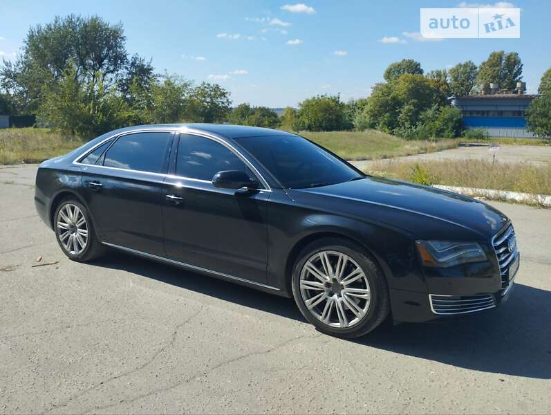 Седан Audi A8 2014 в Дніпрі