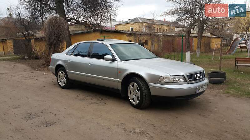 Седан Audi A8 1995 в Краматорске