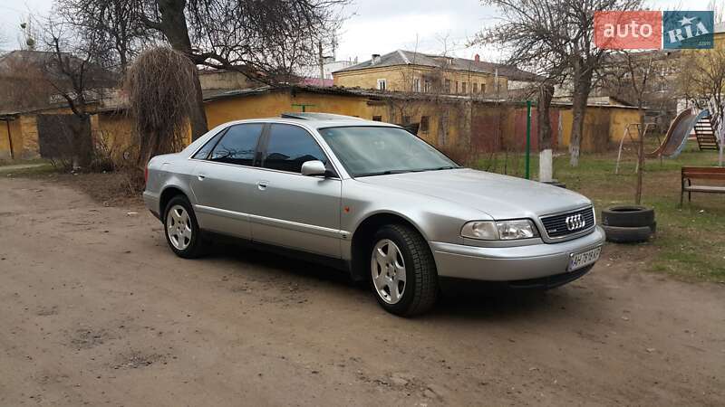 Седан Audi A8 1995 в Краматорске