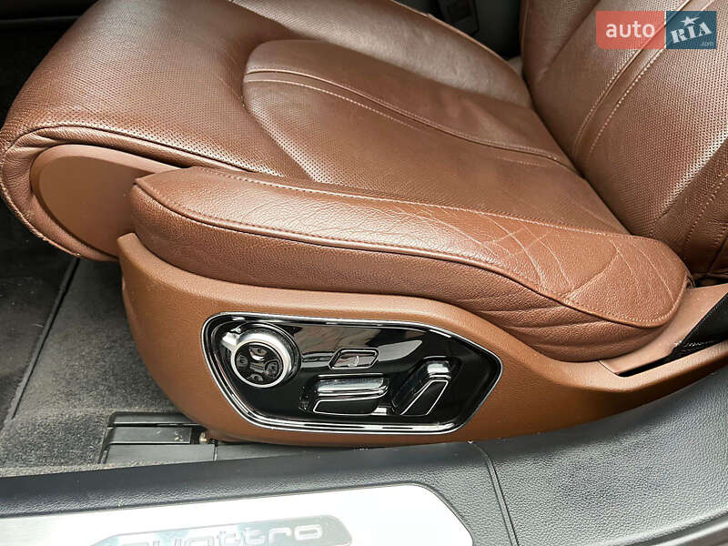 Седан Audi A8 2015 в Мукачево