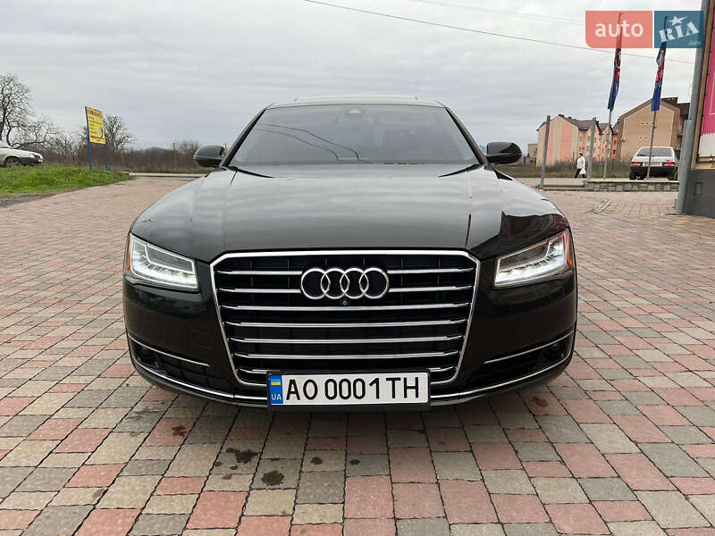 Седан Audi A8 2015 в Мукачево
