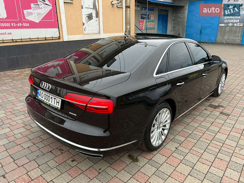 Седан Audi A8 2015 в Мукачево