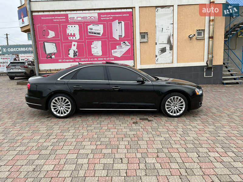 Седан Audi A8 2015 в Мукачево