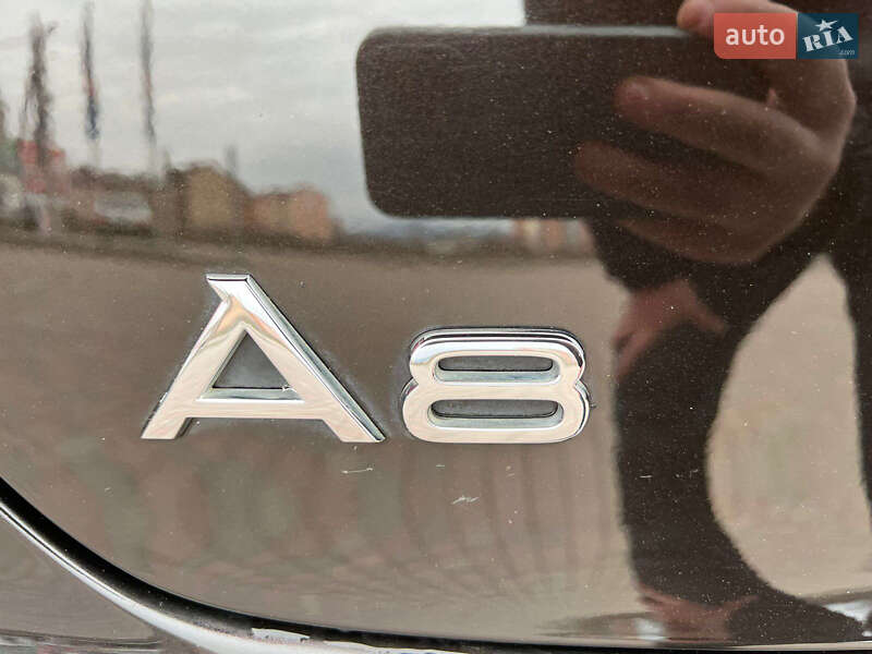 Седан Audi A8 2015 в Мукачево