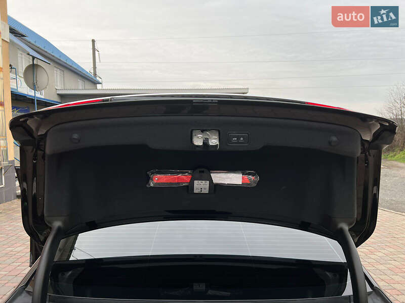 Седан Audi A8 2015 в Мукачево