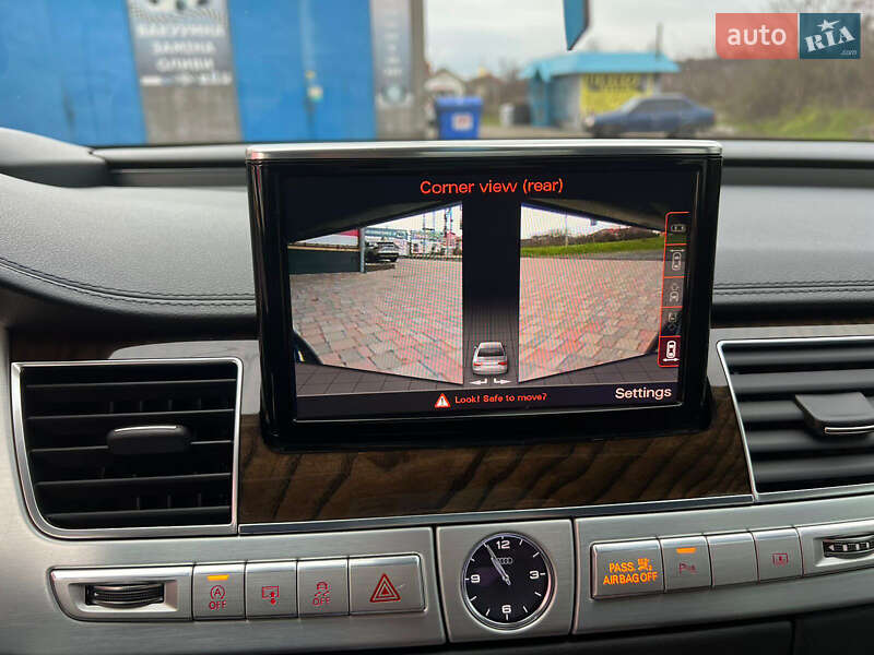 Седан Audi A8 2015 в Мукачево