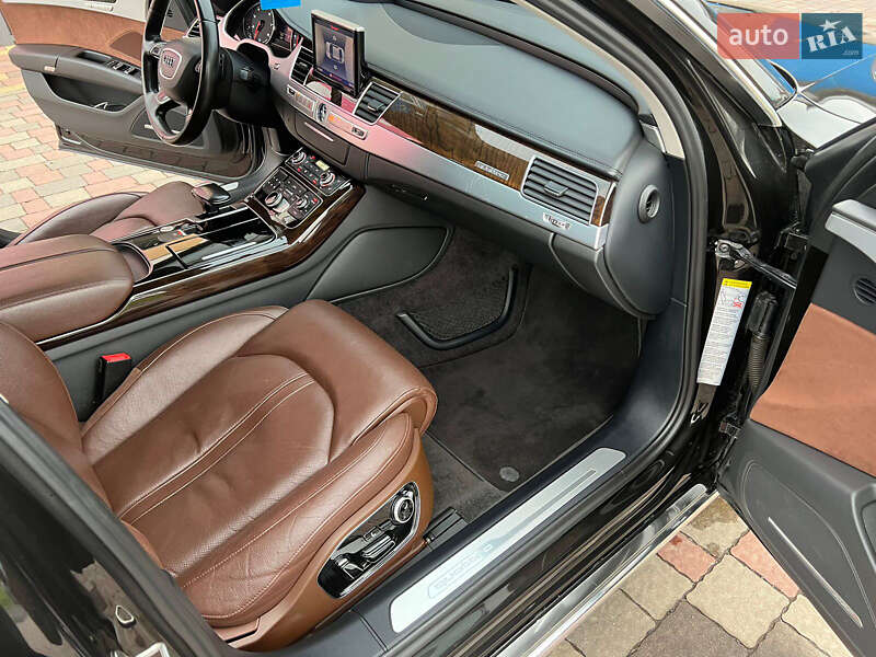 Седан Audi A8 2015 в Мукачево