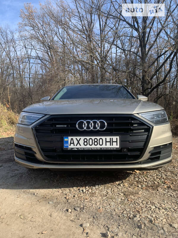 Седан Audi A8 2018 в Львове