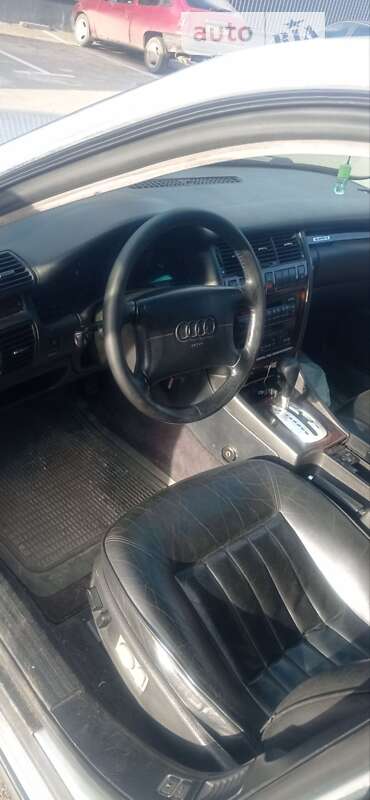 Седан Audi A8 1997 в Вышгороде