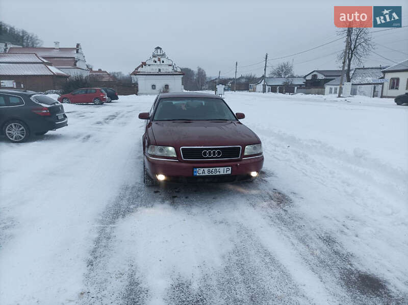 Седан Audi A8 2000 в Чигирину