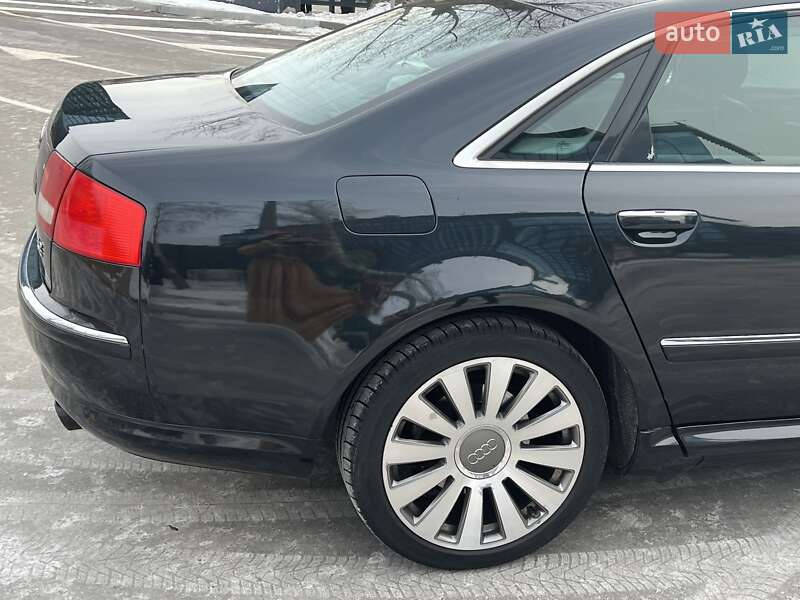 Седан Audi A8 2004 в Киеве