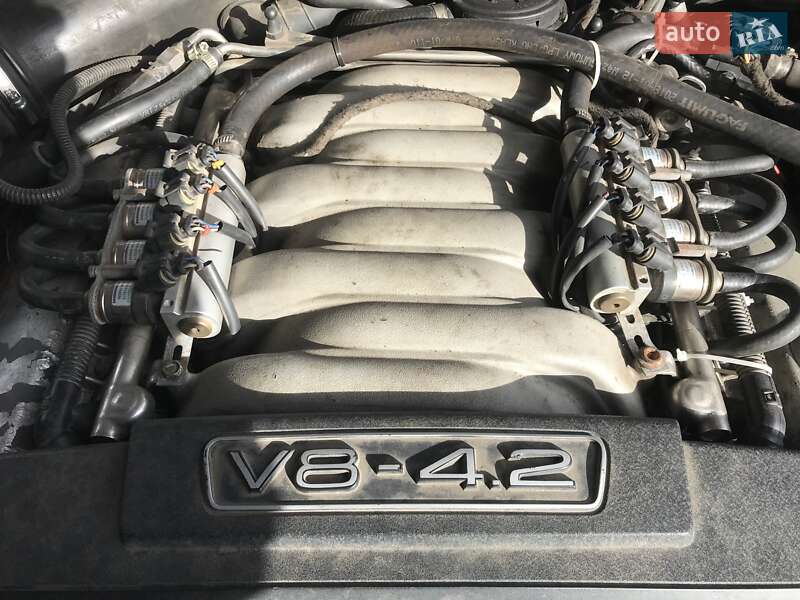 Седан Audi A8 2004 в Киеве