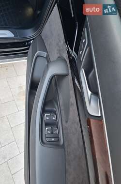 Седан Audi A8 2013 в 