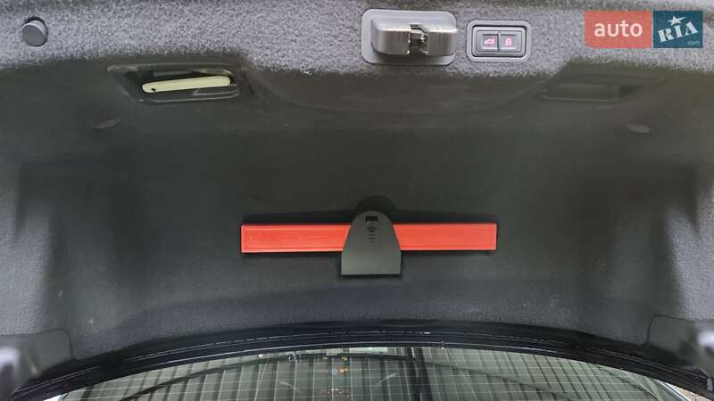 Седан Audi A8 2016 в Дніпрі